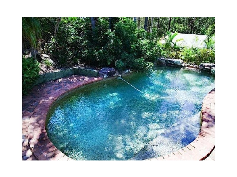39 Winderadeen Drive, Highland Park QLD 4211
