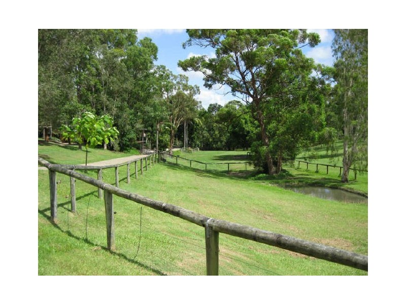 39 Winderadeen Drive, Highland Park QLD 4211