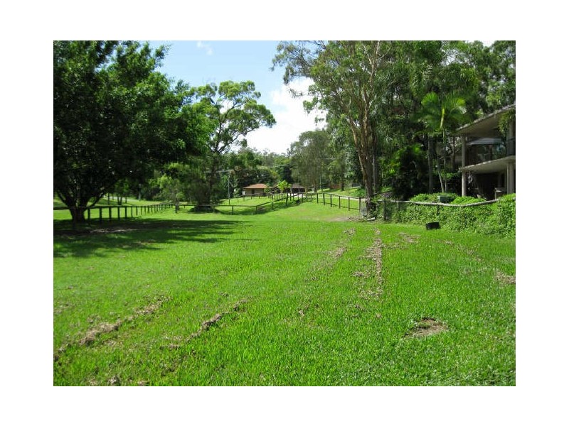 39 Winderadeen Drive, Highland Park QLD 4211