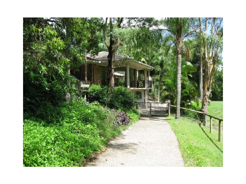 39 Winderadeen Drive, Highland Park QLD 4211