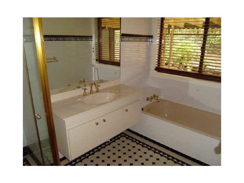 10 Tom Latimer Court, Worongary QLD 4213