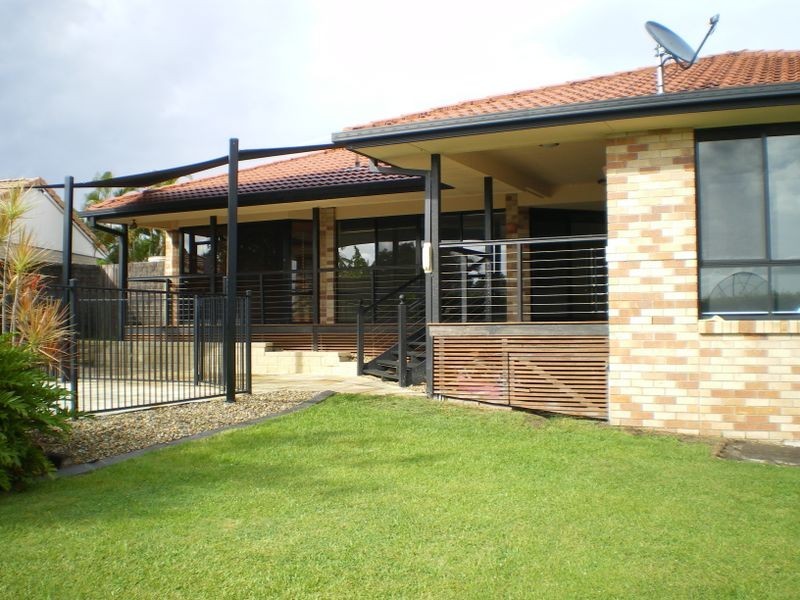 18 Quigan Terrace, Highland Park QLD 4211