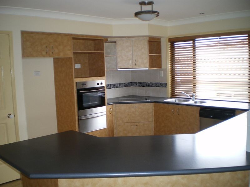 18 Quigan Terrace, Highland Park QLD 4211