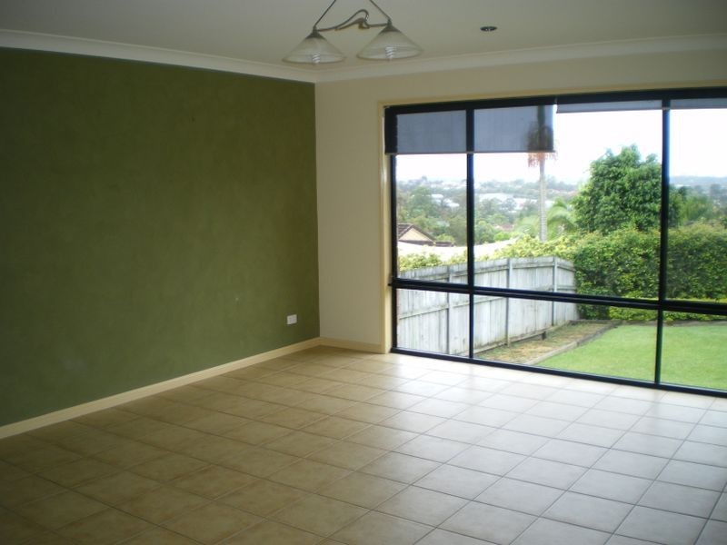 18 Quigan Terrace, Highland Park QLD 4211