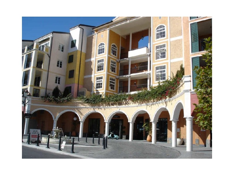 24/3030 The Boulevard “Emerald Lakes”, Carrara QLD 4211