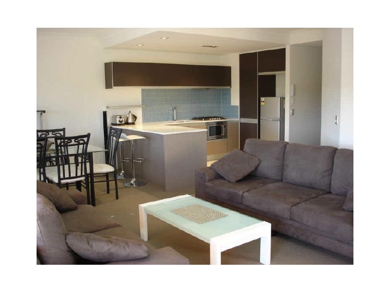 24/3030 The Boulevard “Emerald Lakes”, Carrara QLD 4211