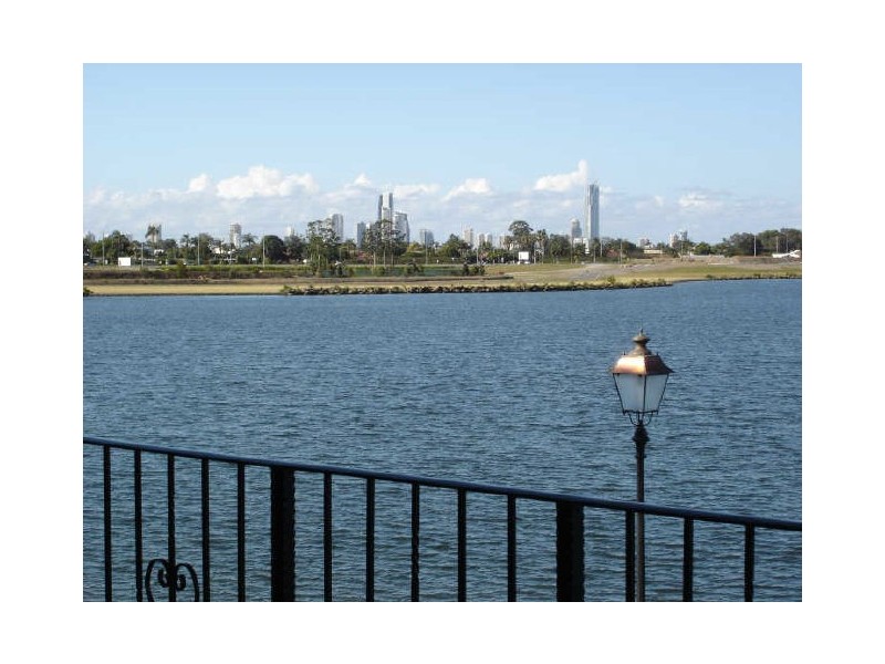 24/3030 The Boulevard “Emerald Lakes”, Carrara QLD 4211