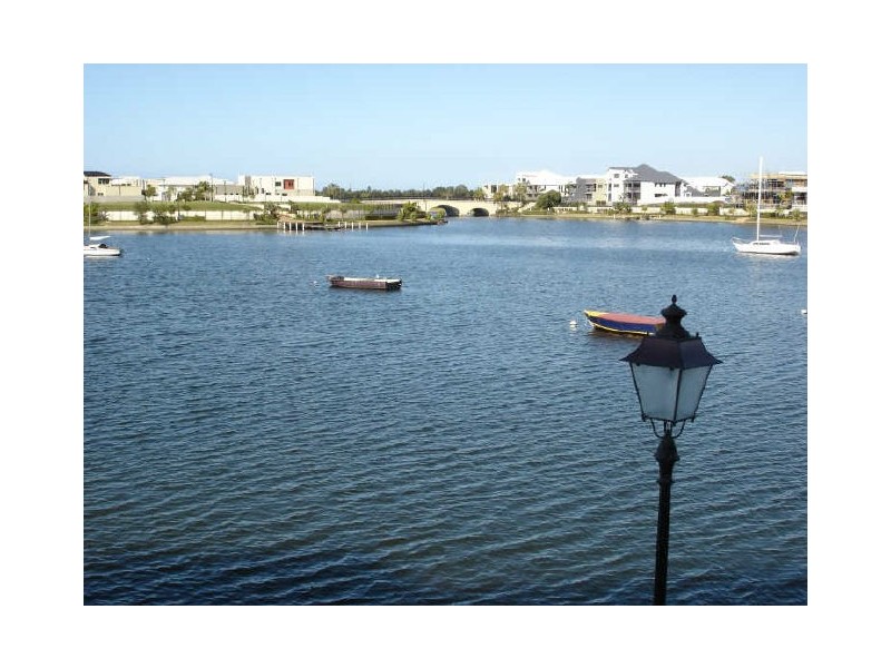 24/3030 The Boulevard “Emerald Lakes”, Carrara QLD 4211