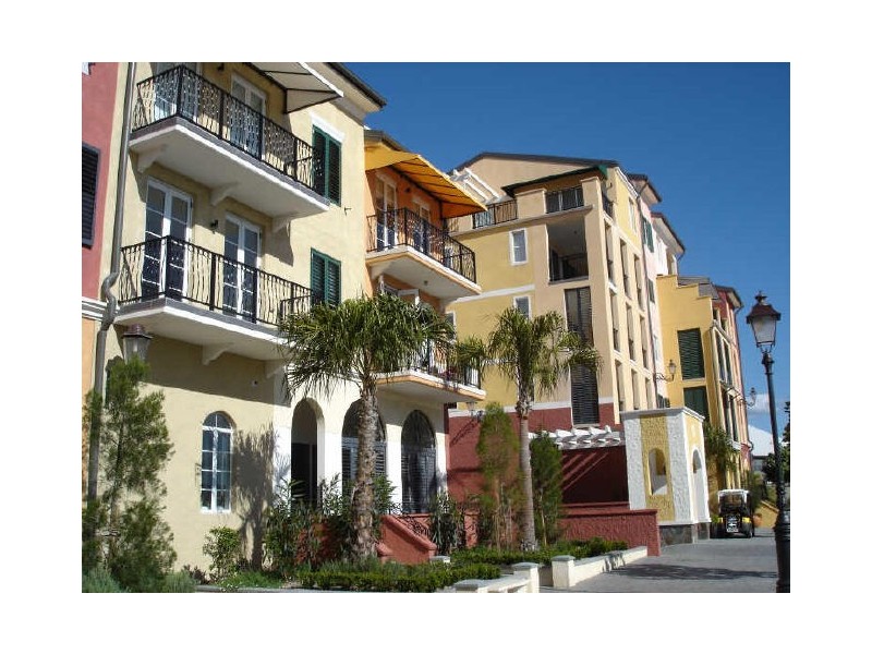 24/3030 The Boulevard “Emerald Lakes”, Carrara QLD 4211