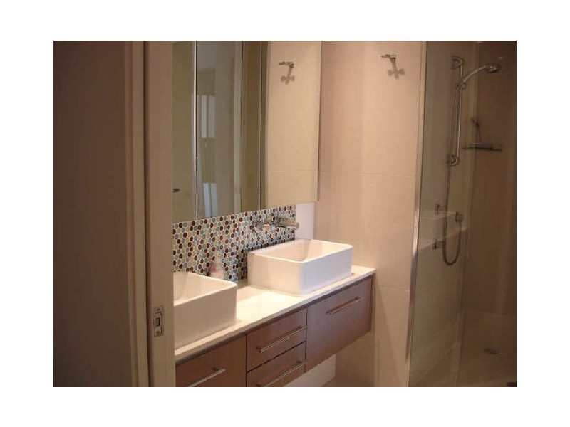 24/3030 The Boulevard “Emerald Lakes”, Carrara QLD 4211