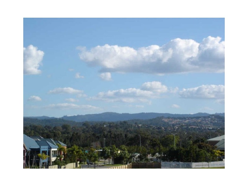 24/3030 The Boulevard “Emerald Lakes”, Carrara QLD 4211