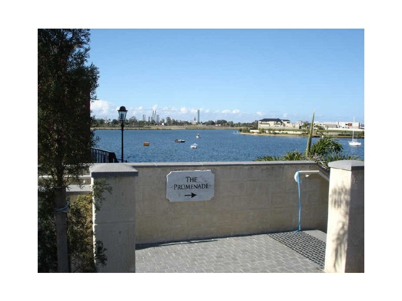 24/3030 The Boulevard “Emerald Lakes”, Carrara QLD 4211