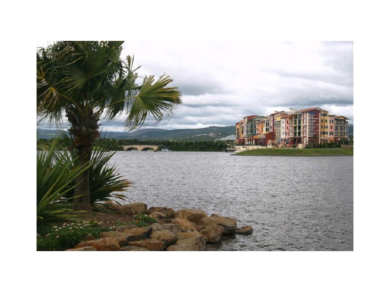 38/3030 The Boulevard “Emerald Lakes”, Carrara QLD 4211