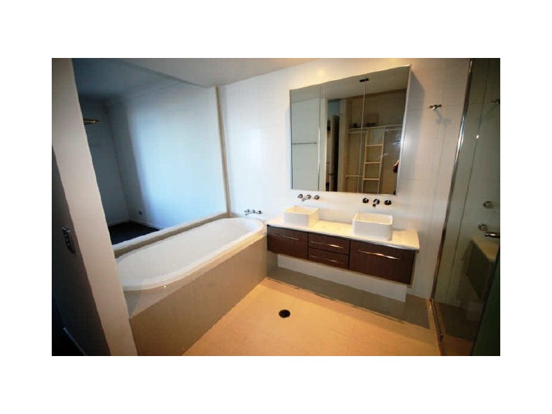 38/3030 The Boulevard “Emerald Lakes”, Carrara QLD 4211