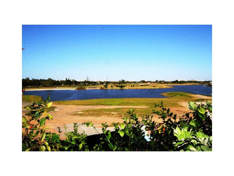 4009/3030 Town Centre Drive “Emerald Lakes”, Carrara QLD 4211