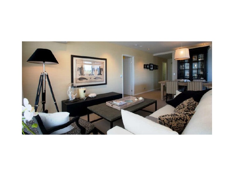 4009/3030 Town Centre Drive “Emerald Lakes”, Carrara QLD 4211