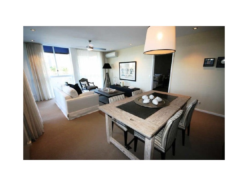 4009/3030 Town Centre Drive “Emerald Lakes”, Carrara QLD 4211