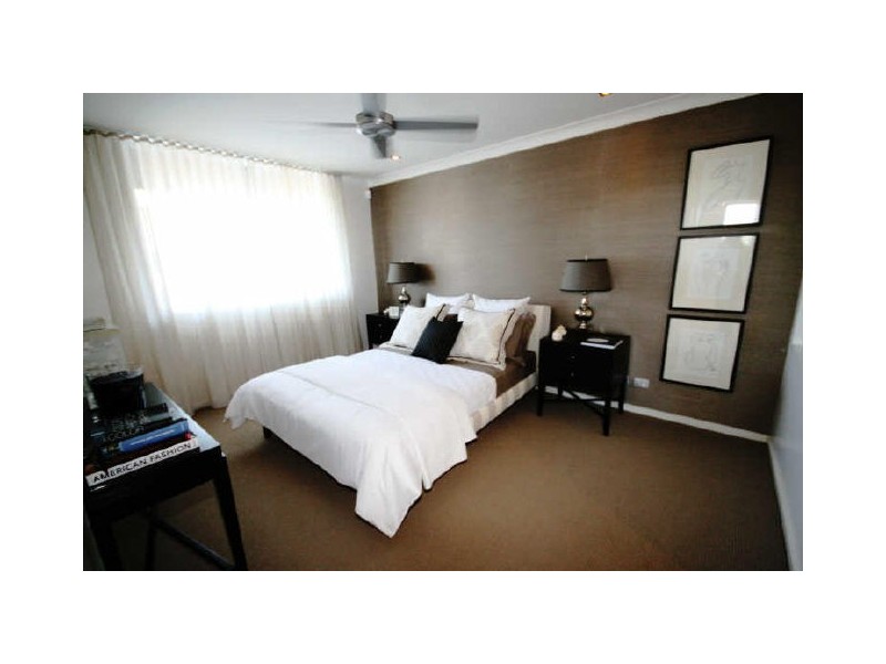 4009/3030 Town Centre Drive “Emerald Lakes”, Carrara QLD 4211