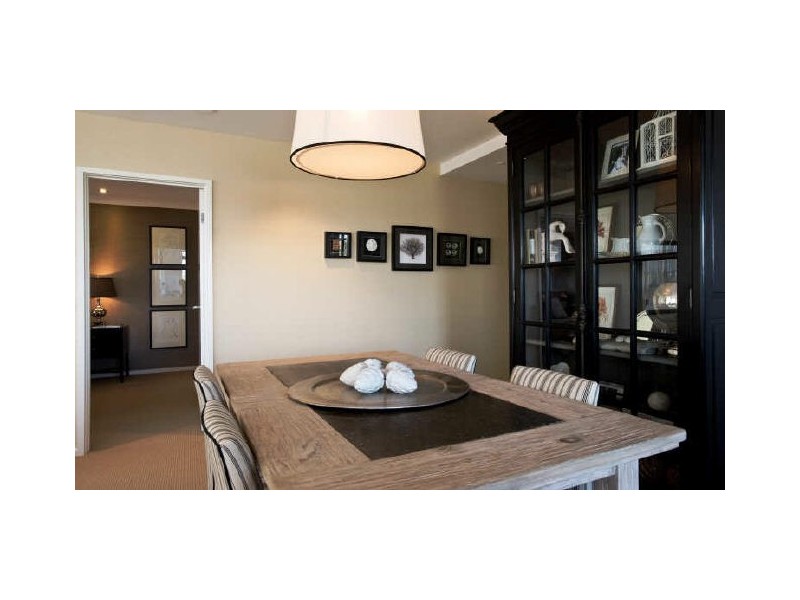 4009/3030 Town Centre Drive “Emerald Lakes”, Carrara QLD 4211