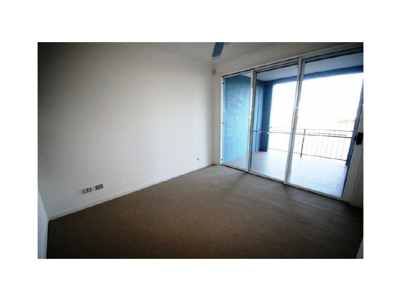 22/3030 The Boulevard “Emerald Lakes”, Carrara QLD 4211