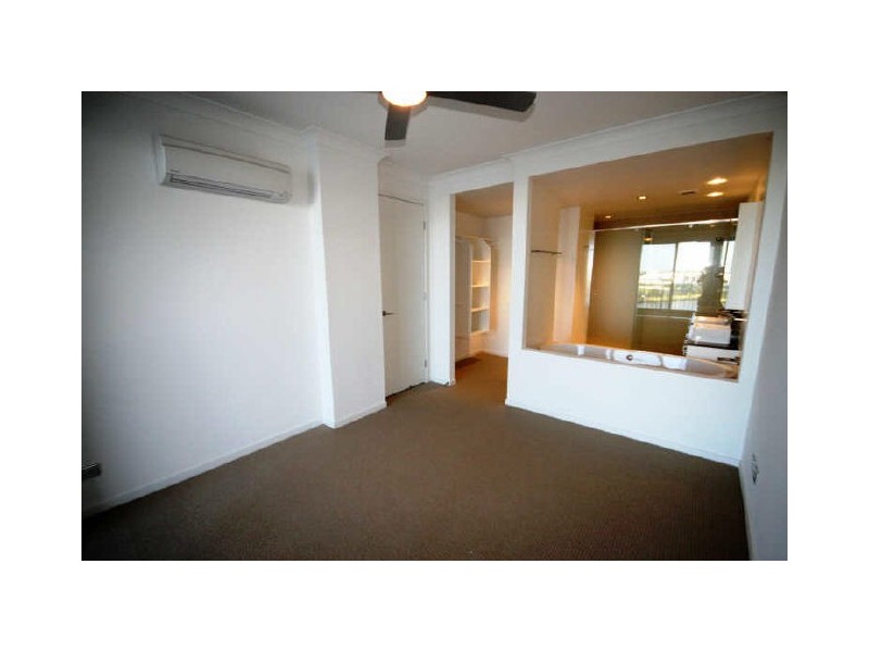 22/3030 The Boulevard “Emerald Lakes”, Carrara QLD 4211