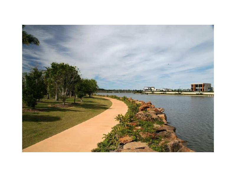 22/3030 The Boulevard “Emerald Lakes”, Carrara QLD 4211