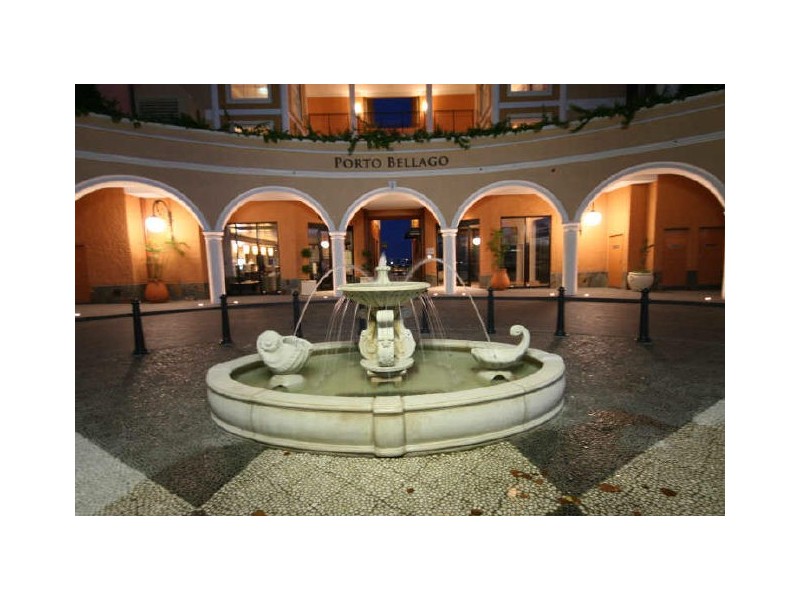 22/3030 The Boulevard “Emerald Lakes”, Carrara QLD 4211