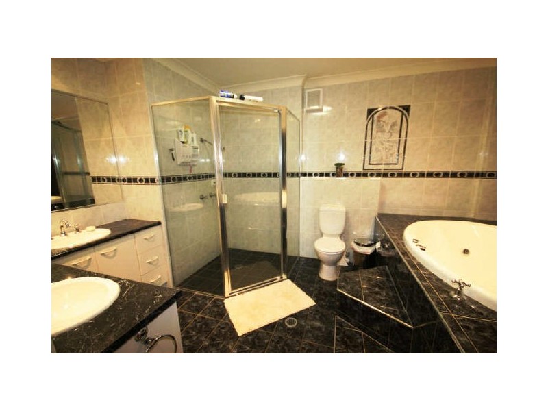 28 Ardrossan Place, Highland Park QLD 4211