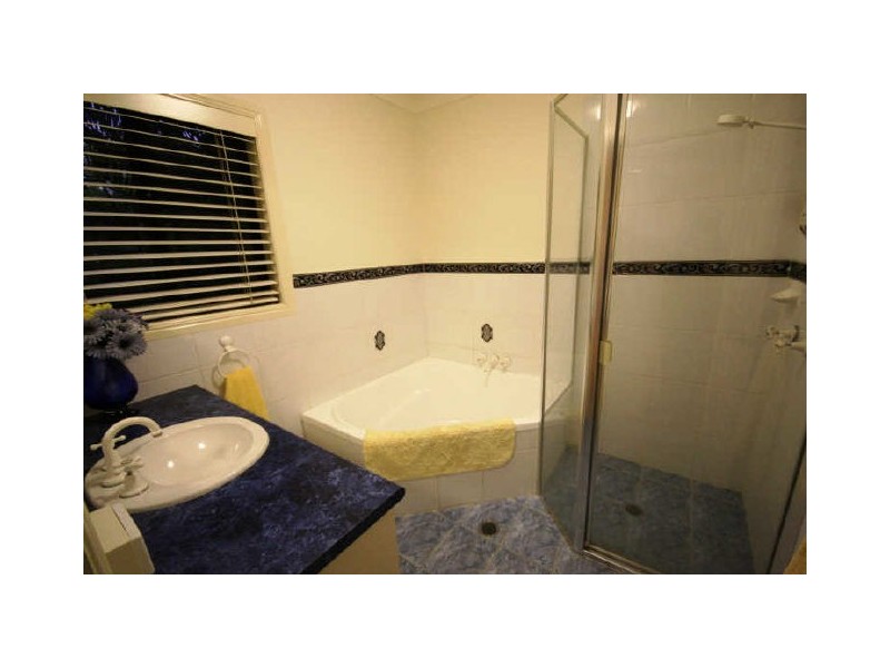 28 Ardrossan Place, Highland Park QLD 4211