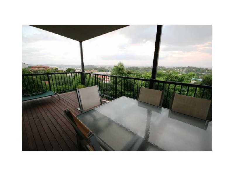 28 Ardrossan Place, Highland Park QLD 4211