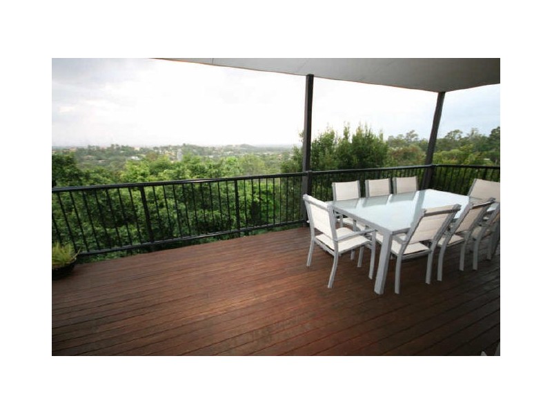 28 Ardrossan Place, Highland Park QLD 4211