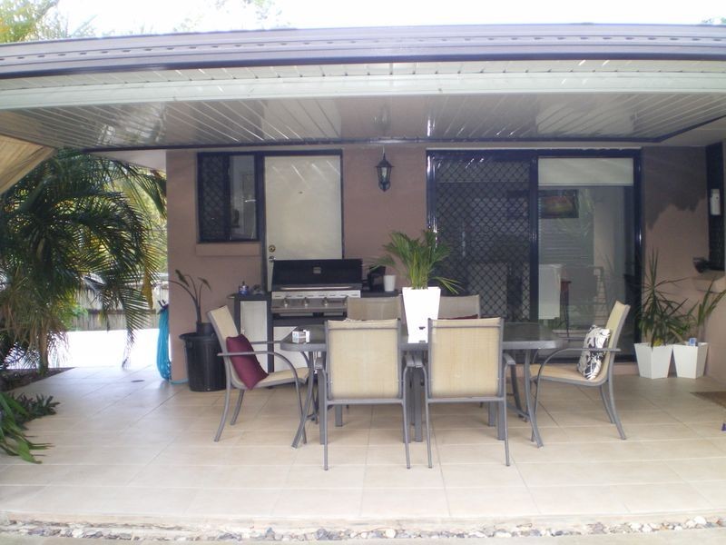 77 Alexander Drive, Highland Park QLD 4211