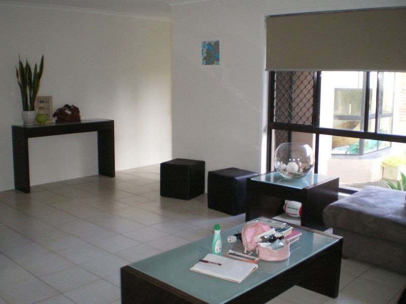 77 Alexander Drive, Highland Park QLD 4211