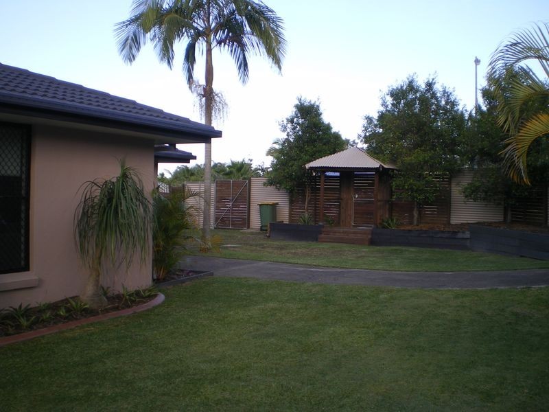 77 Alexander Drive, Highland Park QLD 4211