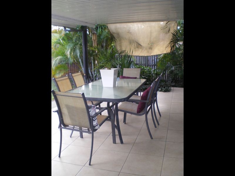 77 Alexander Drive, Highland Park QLD 4211