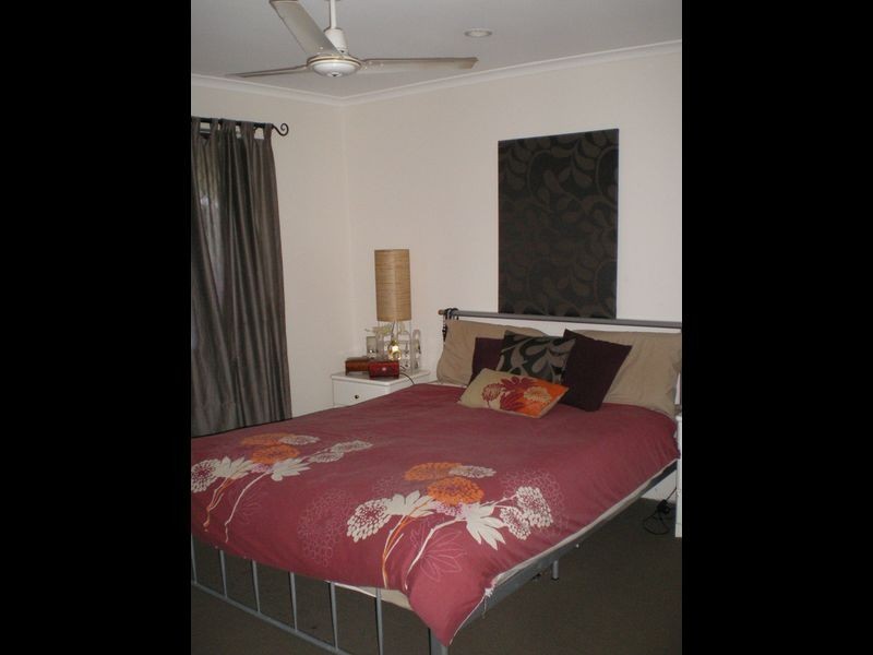 77 Alexander Drive, Highland Park QLD 4211