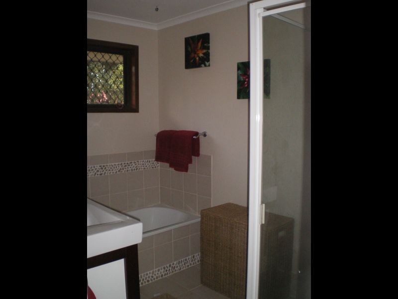 77 Alexander Drive, Highland Park QLD 4211