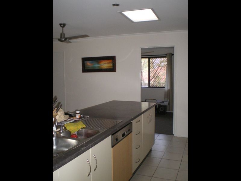 77 Alexander Drive, Highland Park QLD 4211