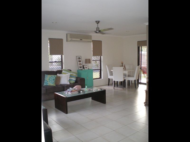 77 Alexander Drive, Highland Park QLD 4211