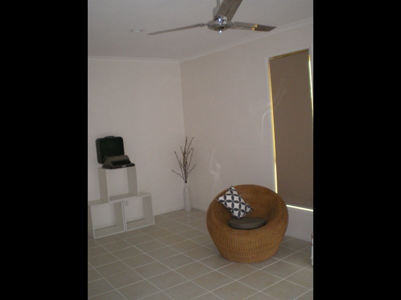 77 Alexander Drive, Highland Park QLD 4211