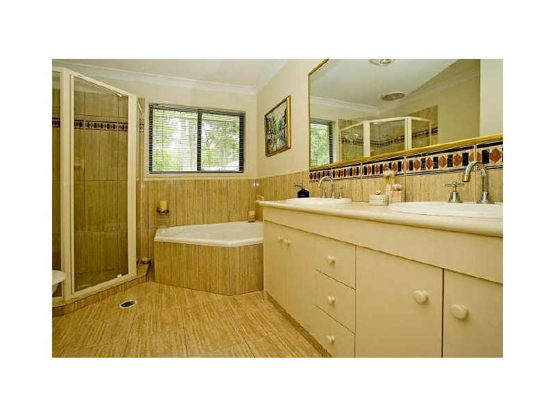 17 Lords Avenue, Mount Nathan QLD 4211