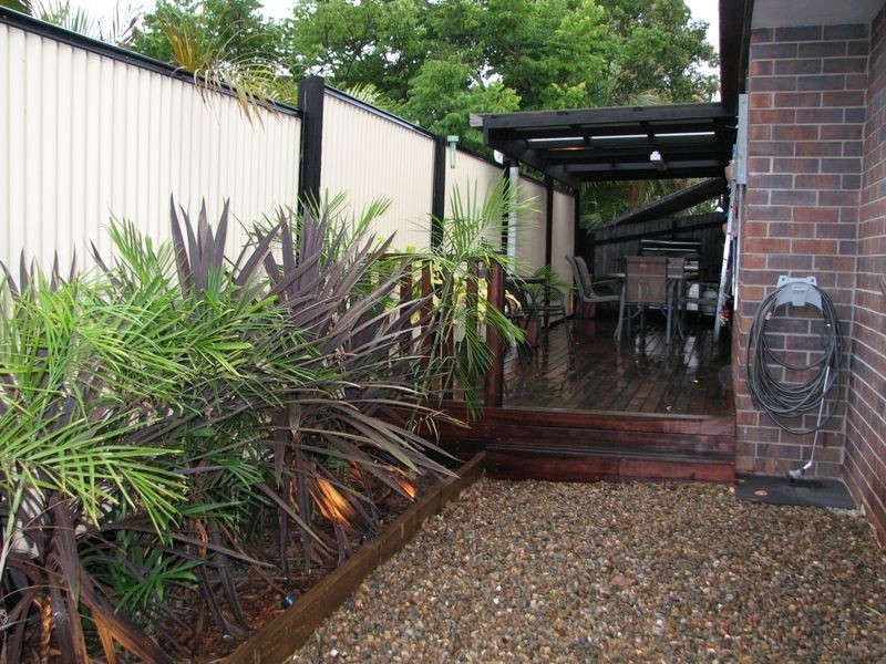 2/13 Gumbeel Court, Highland Park QLD 4211