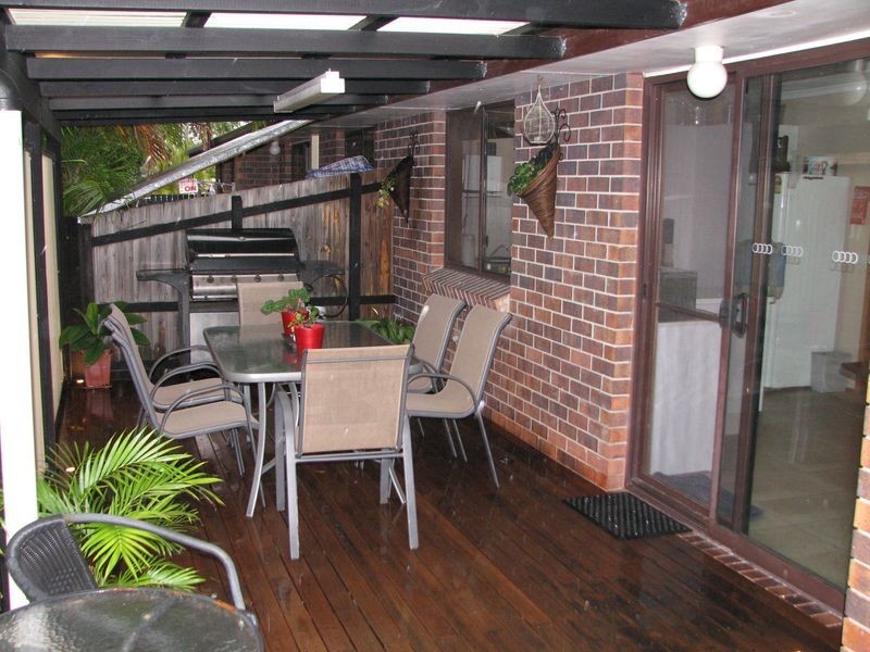 2/13 Gumbeel Court, Highland Park QLD 4211