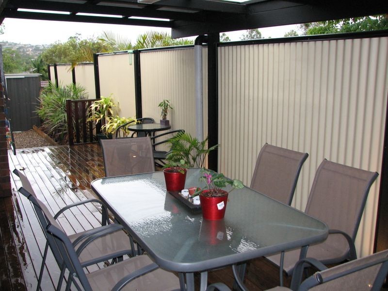 2/13 Gumbeel Court, Highland Park QLD 4211