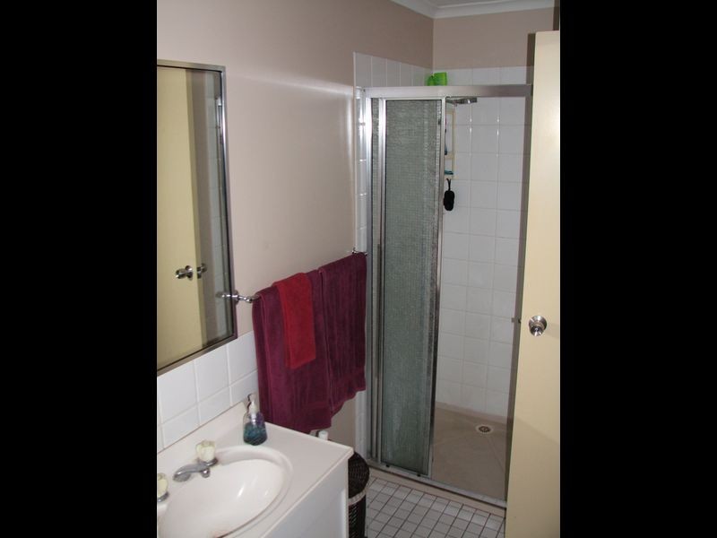 2/13 Gumbeel Court, Highland Park QLD 4211