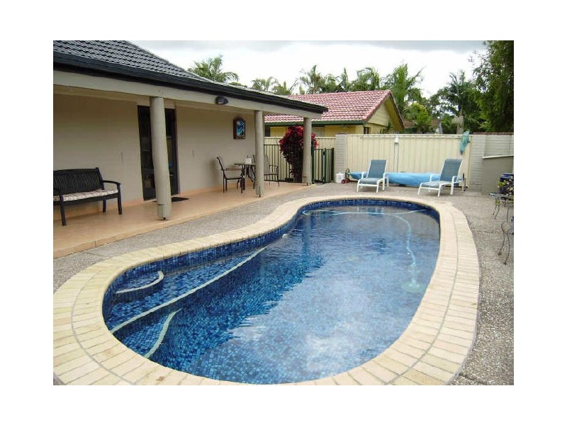 4 Nerang River Drive, Nerang QLD 4211