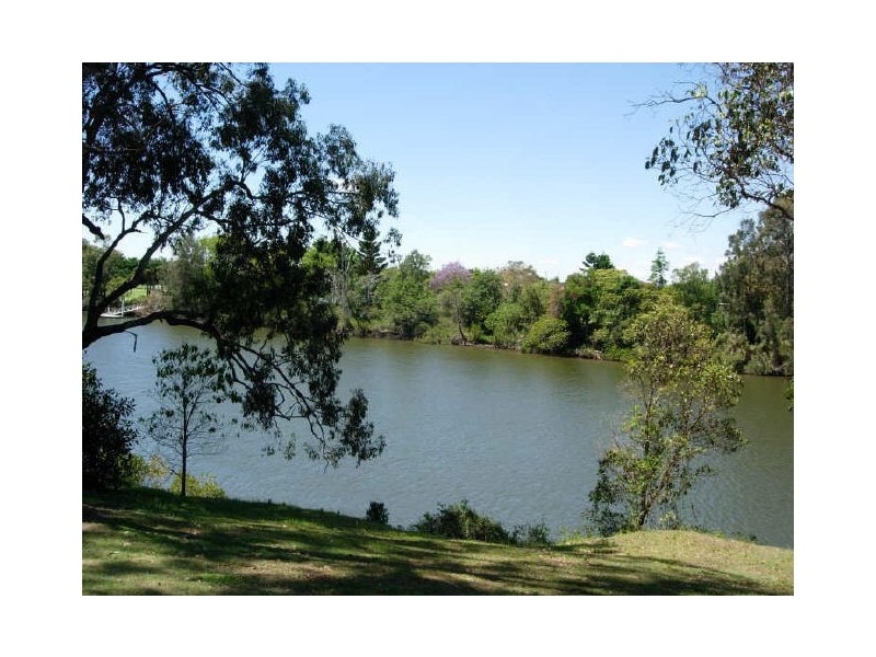 22 Riverwood Drive, Ashmore QLD 4214