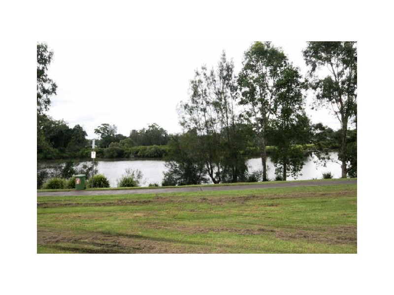 22 Riverwood Drive, Ashmore QLD 4214