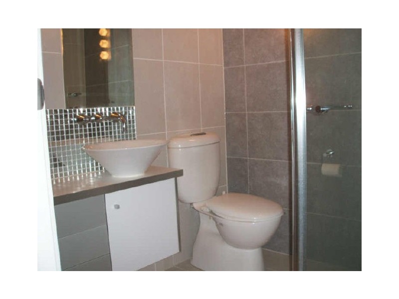 8/3208 Central Place, Carrara QLD 4211