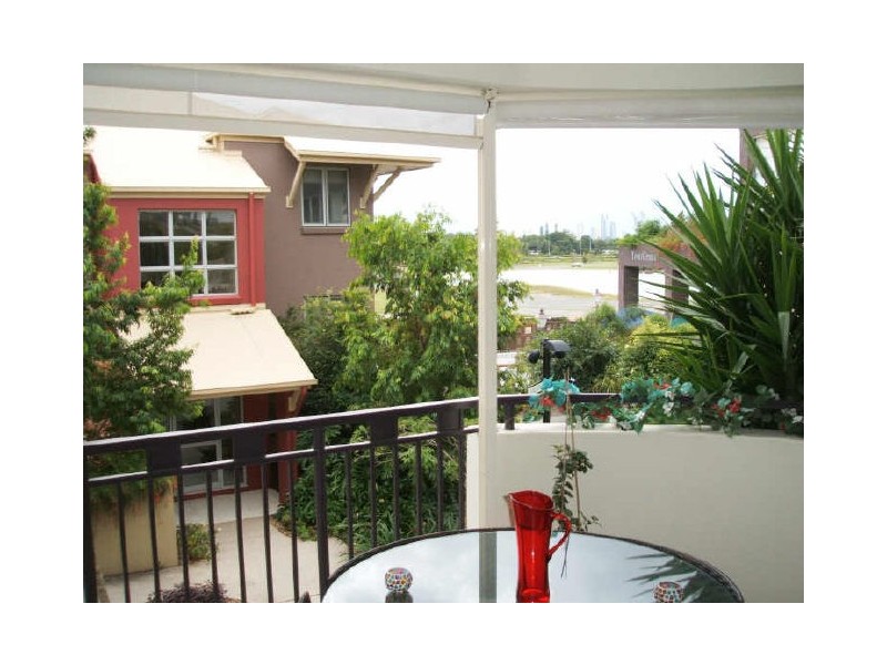 8/3208 Central Place, Carrara QLD 4211